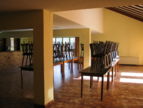 Vue du foyer et du bar de la salle polyvalente